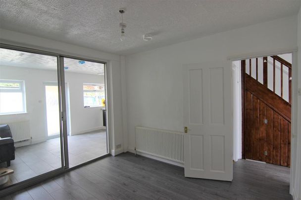 4 bedroom terraced house to rent - Photo 1