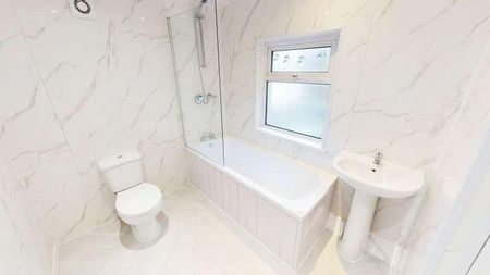 Chorley Road, Westhoughton, BL5 - Photo 2