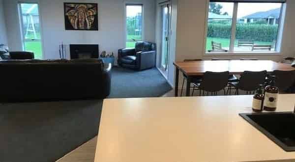 Awesome 4 bedroom+ in Premium Mount Taylor. - Photo 1