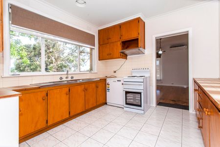 PERFECTLY LOCATED - Photo 2