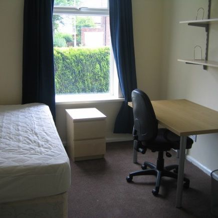 5 bed house close to New College - good bus links to central Durham - Photo 1