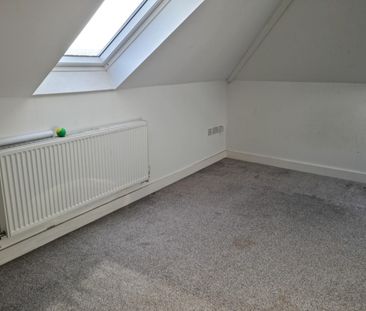 1 bed flat on Redhill Drive - Photo 5