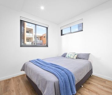 Stunning 3-Bedroom Apartment - Photo 2