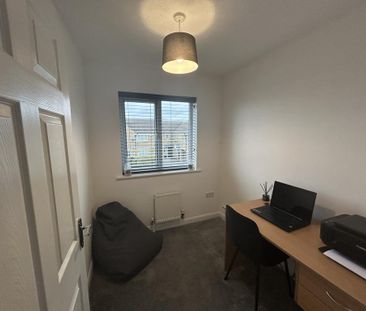 3 bedroom semi-detached house to rent - Photo 4