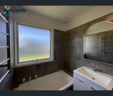 11 Highcliff Close, Woongarrah, NSW 2259 - Photo 6