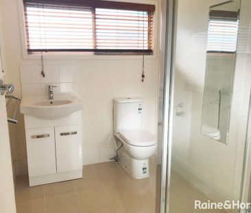 Modern Taringa Unit with Air Conditioning - Photo 5