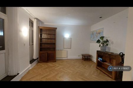 3 bedroom flat to rent - Photo 2