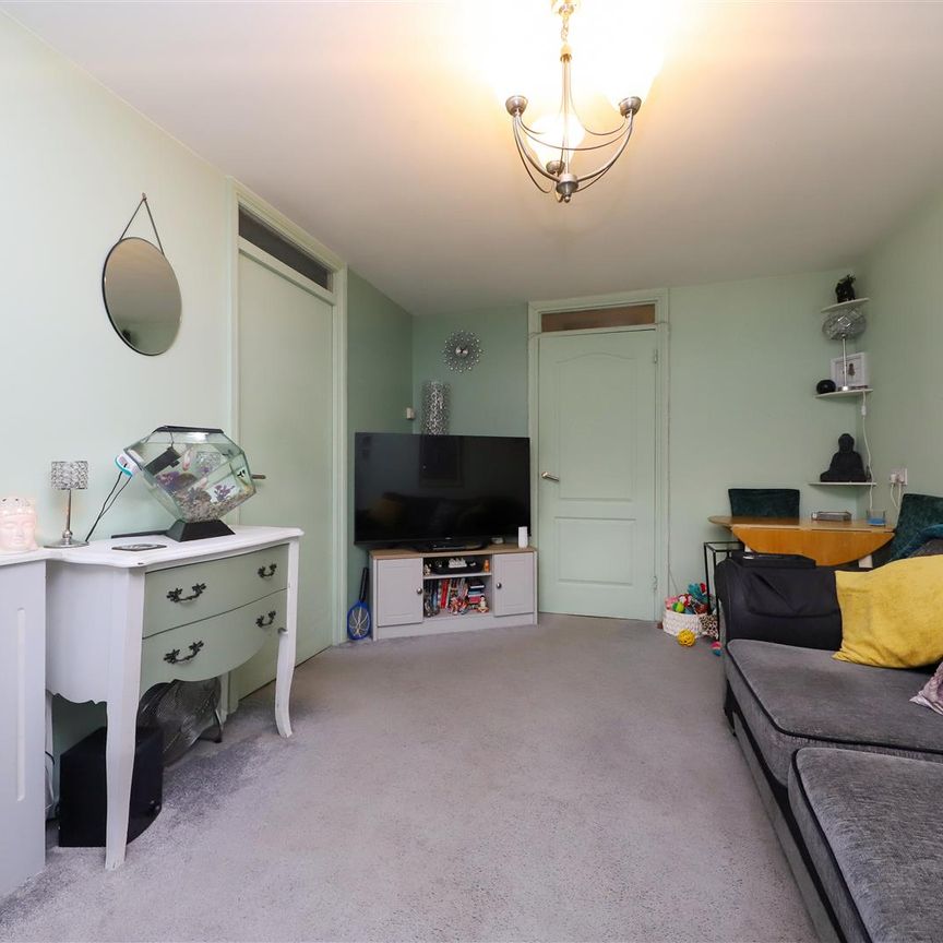 Fernes Close, Uxbridge, UB8 - Photo 1