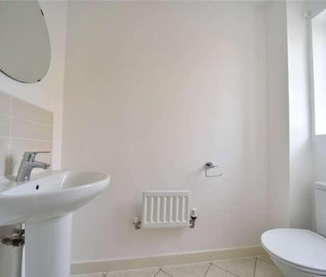 Larch Way, Red Lodge, Suffolk, IP28 - Photo 4