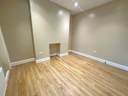 1 Bed Flat, Marsh Street, BS1 - Photo 2