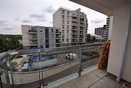 Mercury Gardens, Romford, RM1 - Photo 2