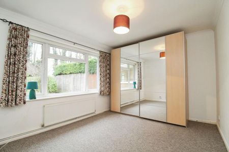 2 bedroom detached bungalow to rent - Photo 2