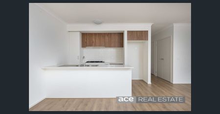 Elegant Family Home - A Blend of Comfort and Style - Photo 5