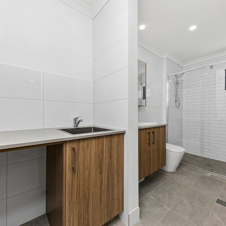 2&9/2 Howard Court, Clayton - Photo 1