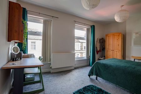 Luxury 4 bedroom house in the heart of Cathays - Photo 2