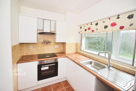 2 bedroom ground floor flat to rent - Photo 4