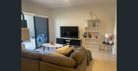 UNFURNISHED STYLISH 2 BED APARTMENT WALK TO BEACH AND LIGHT RAIL - Photo 5