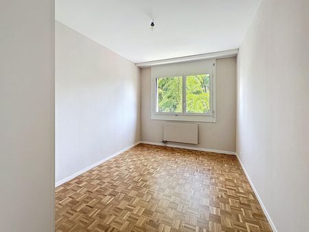 Appartement spacieux de 5 pièces, rénové entièrement, avec en sus un box à CHF 250.-/mois et un parking extérieur à CHF 150.-/mois - Foto 2