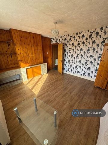 4 bedroom flat to rent - Photo 2