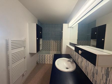 Location Appartement 4 pièces 81m² - Photo 3