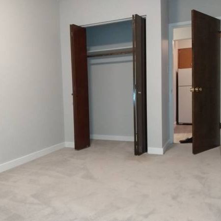 Corner 2 bedroom/1 bath apartment with wraparoound patio in central MR - Photo 1