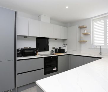 2 bedroom ground floor flat to rent - Photo 2