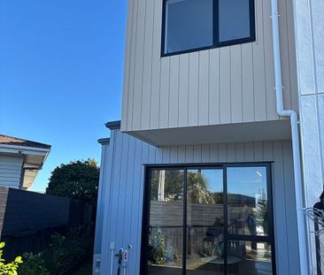 Brand new pet friendly home! - Photo 6