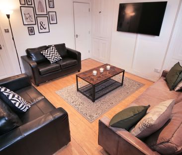 Gorgeous 7 bed House Share in Burley! Room 2 - Photo 6