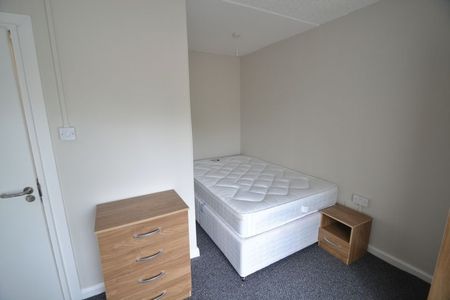 Room in a Shared House, Manchester, M7 - Photo 2