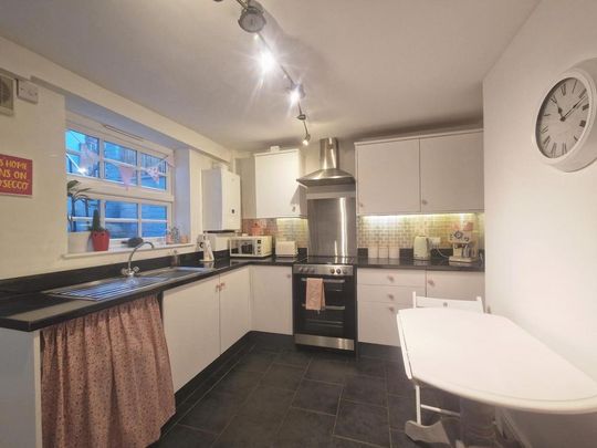 2 bedroom flat to rent - Photo 1