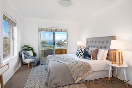 Whole-Floor Harbourside Apartment with Stunning Water Views - Photo 5