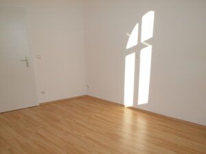 Neundorfer Str. 41, Wohnung 1 ~~~ Balkon, Tageslichtbad mit Wanne und Dusche, Abstellraum, Keller - Foto 4