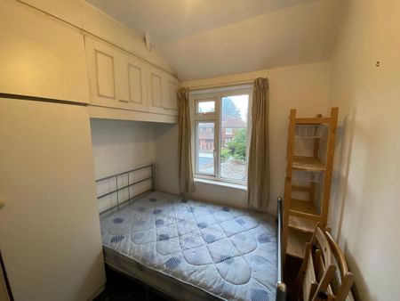 4 bedroom semi-detached house to rent - Photo 5