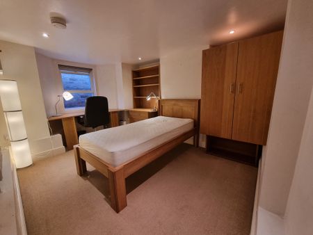 4 Bed Student Accommodation - Photo 4