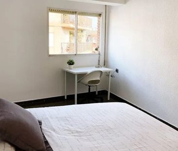 Carrer del Bisbe Jaume Pérez, Valencia, Valencian Community 46006 - Photo 1