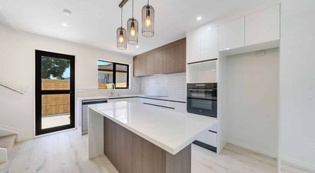 Newly Built 3 Bedroom Townhouse - Photo 3