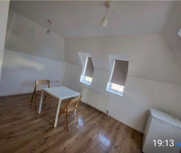 2 Bed Flat, St Edmunds Road, SO16 - Photo 3