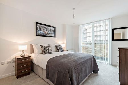 3 bedroom flat to rent - Photo 4