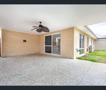 10 Rotterdam Vista, Wanneroo, WA 6065 - Photo 2