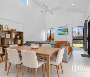 Modern Three Bedroom Duplex - Spacious Back Yard & Garden Shed - Photo 1