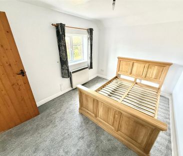 2 bedroom end of terrace house to rent - Photo 3