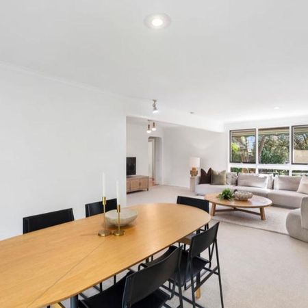 Three bedroom home in a great location - Photo 3