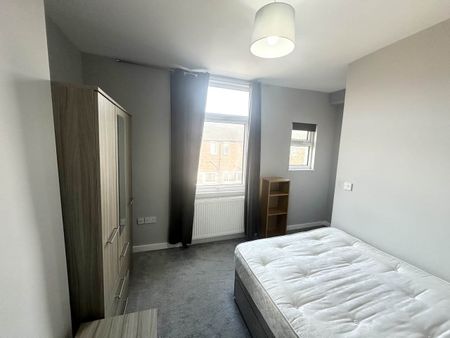 Vermont Street (Room 2), Bramley, Leeds - Photo 3