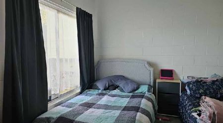 1 Bedroom Flat Close To Town - Photo 3