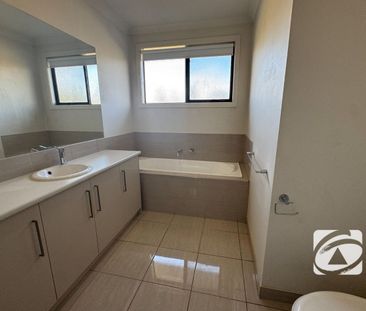 12 Fitzroy Street, Pakenham, Vic 3810 - Photo 5