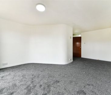 Spacious One Bedroom Apartment With West Facing Balcony And Far Rea... - Photo 1