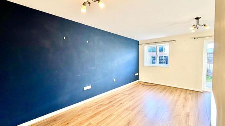 3 bedroom semi-detached house to rent - Photo 2