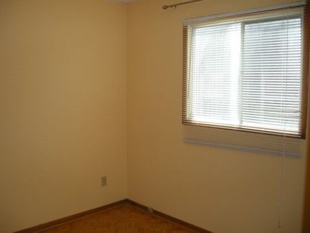For Lease - 7463 Sigsbee Drive Unit# Side unit, Mississauga, Ontario - Photo 3