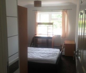 FOUR BEDROOM-2 BATHROOMS-NEWLY REFURBISHED-5 MINS FROM BCU-£75 P/W... - Photo 4