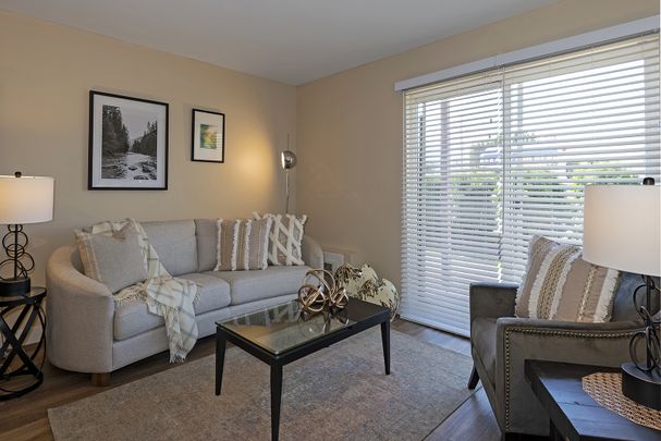 D,E - 2 Bed, 1 Bath - Photo 1